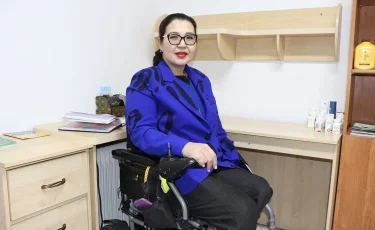 Екінші туған күнім: 8 наурызда пойыз астына түсіп аман қалған арудың жетістіктері