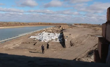 В Атырау во время возведения дамбы обнаружили более 10 человеческих останков