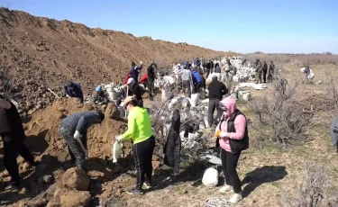 Атырауда учаскелерге дамба салынып жатыр