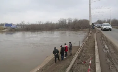 Паводки в Казахстане: уровень воды на реке Урал превысил критическую отметку