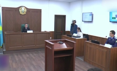 Жедел жәрдем көлігінің жүргізушісіне қол жұмсаған азаматқа қатысты іс тікелей эфирде көрсетіледі