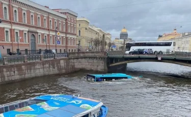 Ресейде көпірден құлаған автобуста бір қазақстандық қаза болды (Видео)