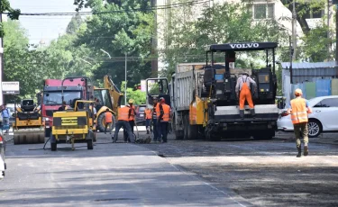 В акимате Алматы рассказали, на каких улицах начат средний ремонт