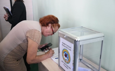 «Заңнама шеңберінде ғана әрекет етуге болады»: әкім тұрғындардың кәсіпкерлерді жазалау талабына жауап берді