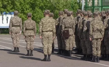 Баламды қасақана өлтіруі мүмкін: Маңғыстауда көз жұмған сарбаздың әкесі әділ тергеуді талап етіп отыр