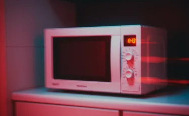 Никакой химии: как отмыть микроволновку до блеска