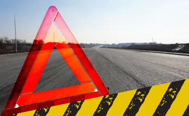 На трассе близ Аягоза перевернулся прицеп с арбузами