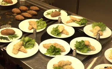 Бесплатным питанием охвачено 100 % учеников начальных классов в Алматы