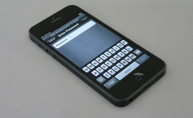 Почему ломаются смартфоны: самые распространённые причины