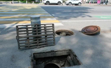 Үш қаскөй жалға алған көлікпен кәріз қақпақтарын ұрлап кеткен