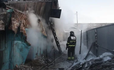 Пожар в Таразе: 32 человека эвакуировано