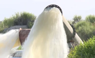 Атырауда кәріз суын тасып, табыс табатын ассенизатор жүргізушілері бас көтерді