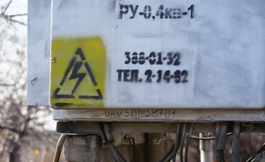 Ойнап жүріп, опық жеді: Текеліде трансформаторға тығылған баланың жағдайы ауыр