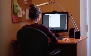 Казахстанских женщин начнут бесплатно обучать IT-специальностям