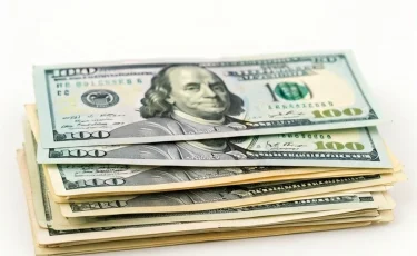 Ушел в отрыв: что происходит с долларом в Казахстане