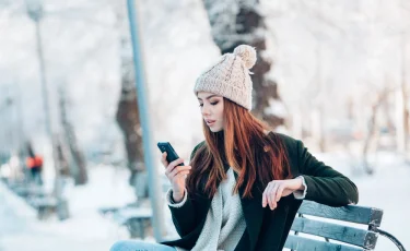 Где нельзя носить смартфон зимой