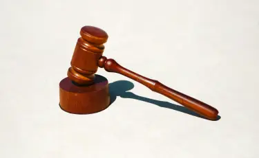 Пара алған шымкенттік шенеунік сот залында неге жылады
