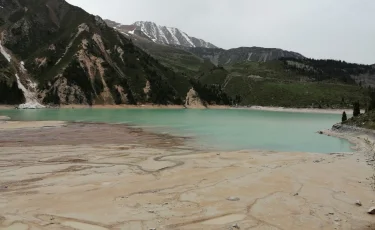 В Семее несколько улиц затопило талыми водами