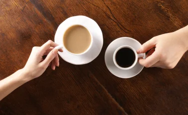 Почему не стоит пить кофе по утрам: кардиолог предупредил об опасности