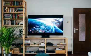 Офтальмолог рассказала, почему вредно смотреть телевизор в темноте