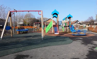 Опасные качели: в Актобе на детской площадке погиб ребенок