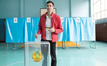 Олимпиаданың күміс жүлдегері Нариман Құрбанов референдумда өз дауысын берді