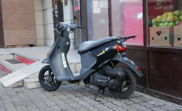 Президент Казахстана подписал закон, ужесточающий требования к водителям мопедов