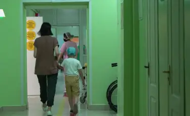 Негуманные методы: приемные родители в Акмолинской области довели ребенка до больницы