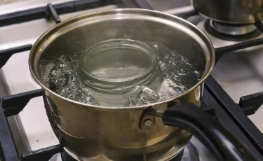 Как стерилизовать банки: шесть простых и проверенных способов