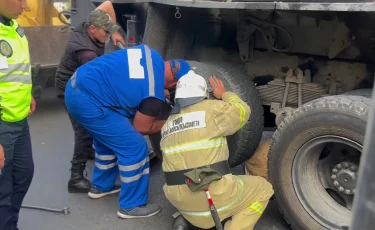 Жантүршігерлік апат: Талдықорғанда жаяу жүргіншіні жүк көлігі басып кетті