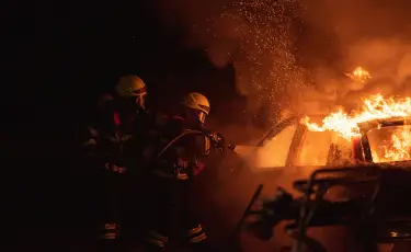 Астанада жүк көлігінің жанармай багы жарылып, үш адам зардап шекті