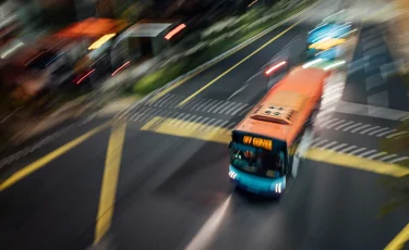 Бразилияда автобус апатқа ұшырап, 17 адам қаза тапты