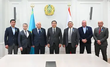 Ерболат Досаев энергетика саласының қызметкерлеріне құрмет наградаларын табыс етті