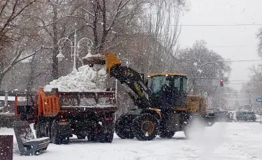 Снежная погода в Алматы: коммунальные службы продолжают работу в усиленном режиме