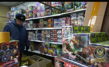 Алматыда контрафактілік пиротехниканың 150-ге жуық қорабы тәркіленді