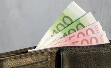 Курс доллара и евро в обменниках Алматы 27 января 2025