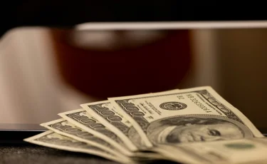 Тишь да гладь: что происходит с долларом в Казахстане