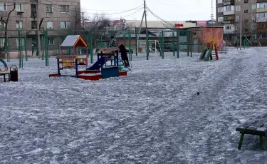 Аппақ қар қара түске енеді:  ұлытаулықтар балалардың денсаулығына алаңдайды