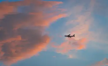 Вашингтон әуежайының маңында шағын ұшақ өзенге құлады