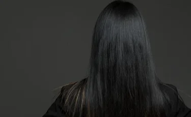 Шашын жайып жүретін қыздар тез қартая ма: косметолог кеңесі