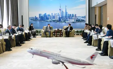 Аким Алматы и Председатель China Eastern Airlines обсудили возможность открытия прямого рейса Алматы - Шанхай