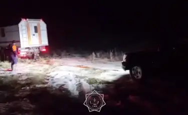 Талдықорғанда өзеннен өтпек болған көліктер мұз астына түсіп кетті