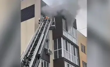 В Алматы произошел пожар в многоэтажке