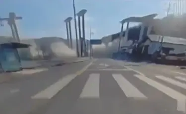 В Южной Корее обрушился строящийся мост: есть жертвы (видео)