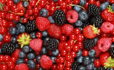 Какая ягода помогает бороться со старением, рассказала диетолог