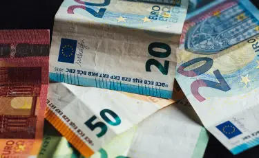 Курс доллара и евро в обменниках Алматы 17 февраля 2025