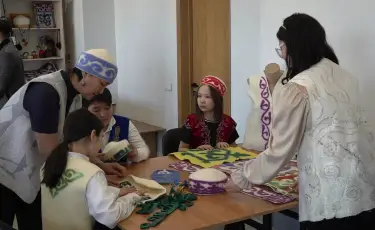 Юные алматинцы возрождают искусство войлочного валяния