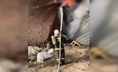 В Турксибском районе произошёл пожар на складе