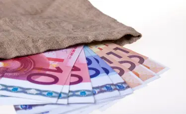 Курс доллара и евро в обменниках Алматы 28 февраля 2025