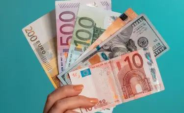 Курс доллара и евро в обменниках Алматы 7 февраля 2025